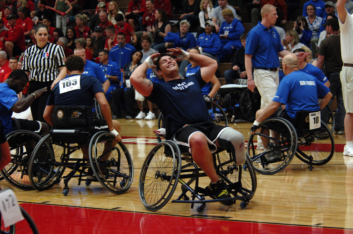 wheelchairs_basketball_sports_court_fans_spectators_players_injured-1251452.jpg!d